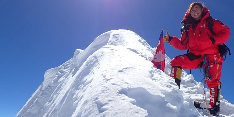 Climbers about to reach Camp 1