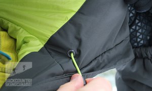 -Hidden internal cords to adjust overall hood size.